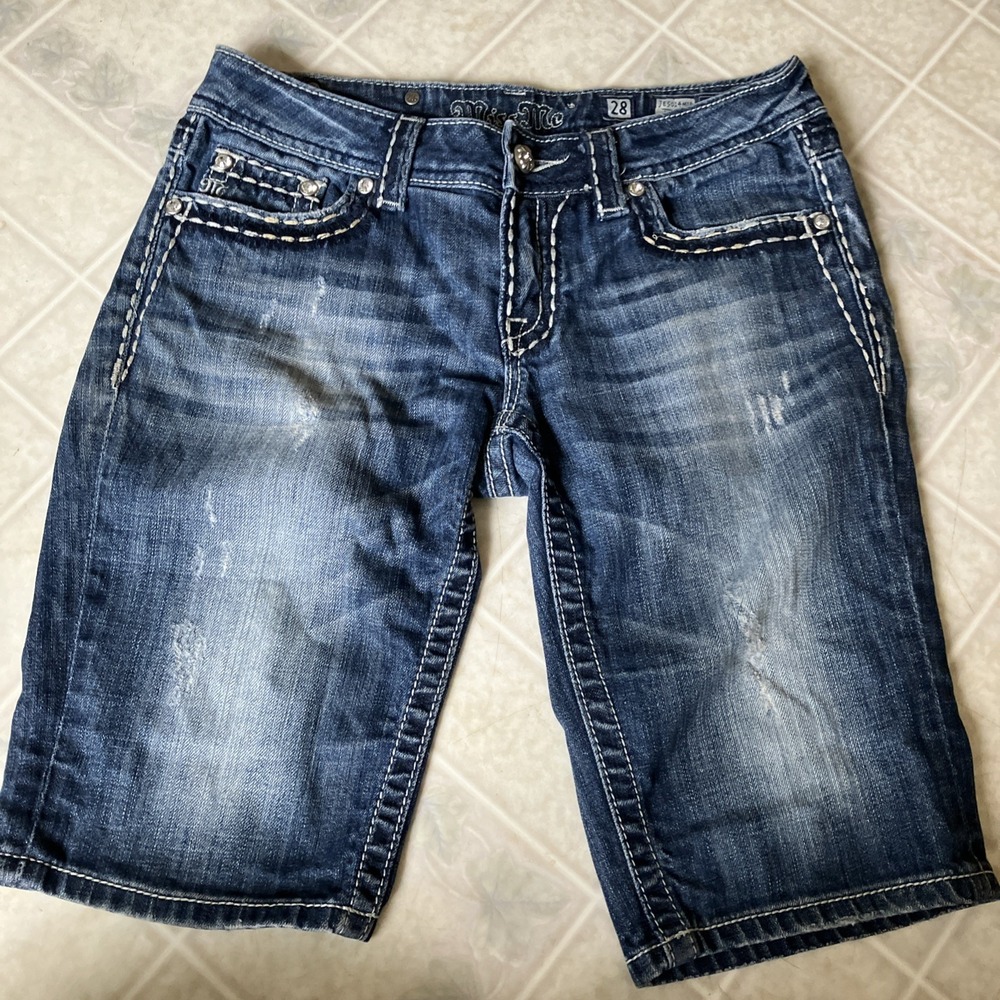 Miss Me Blue Denim Bermuda Rhinestone Shorts 28 Mid‎ Rise Dark Wash JE5014M16